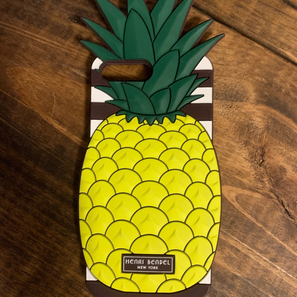 NWOT Henri Bendel Pineapple 🍍 iPhone Case